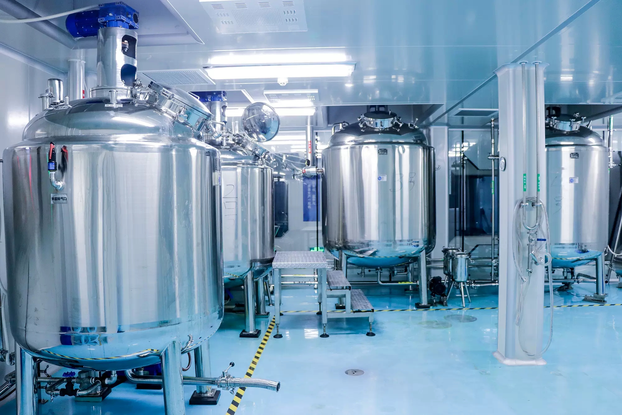Cleanroom production tanks